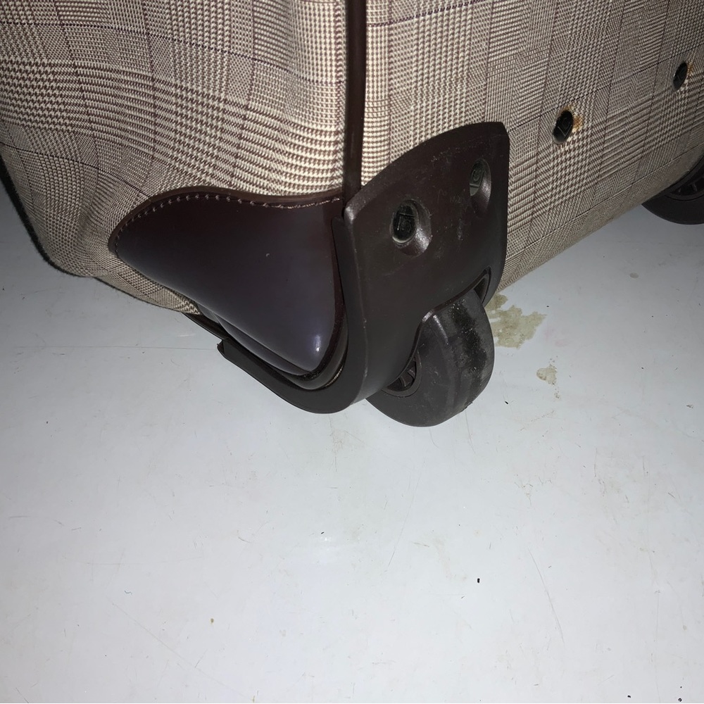 Liz Clairborne O hara series wheeled travel hand duffel luggage. Weekender. New. - Picture 7 of 8